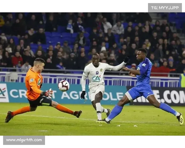 场馆突发停电小插曲，球员幽默应对意外暂停